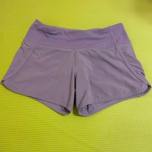 LULULEMON size 2, 4 inch speed-up shorts